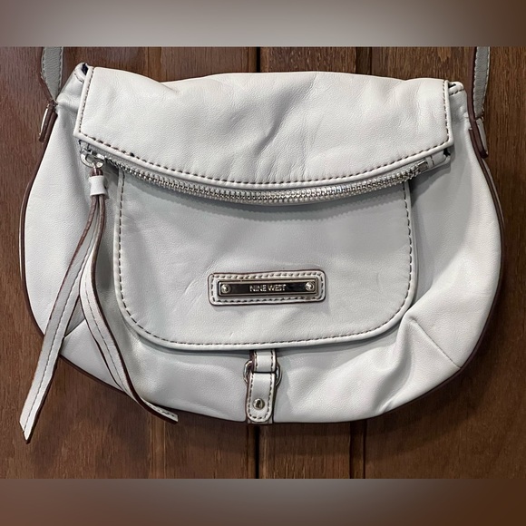 Nine West Crossbody Purse Bag Grey & Brown Adjustable Pockets Compact Small - Picture 1 of 6